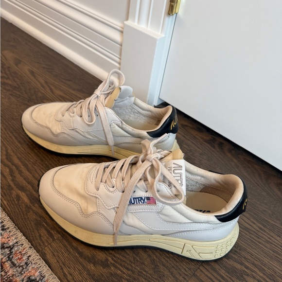 Women’s Autry Reelwind Low Sneaker - Size 39 EU/ US 9 - Picture 2 of 5